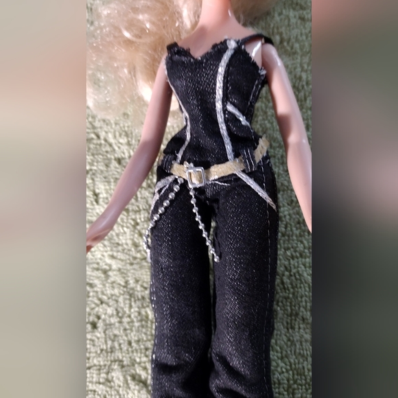 The original 2001 Chloe Bratz doll - Picture 7 of 8